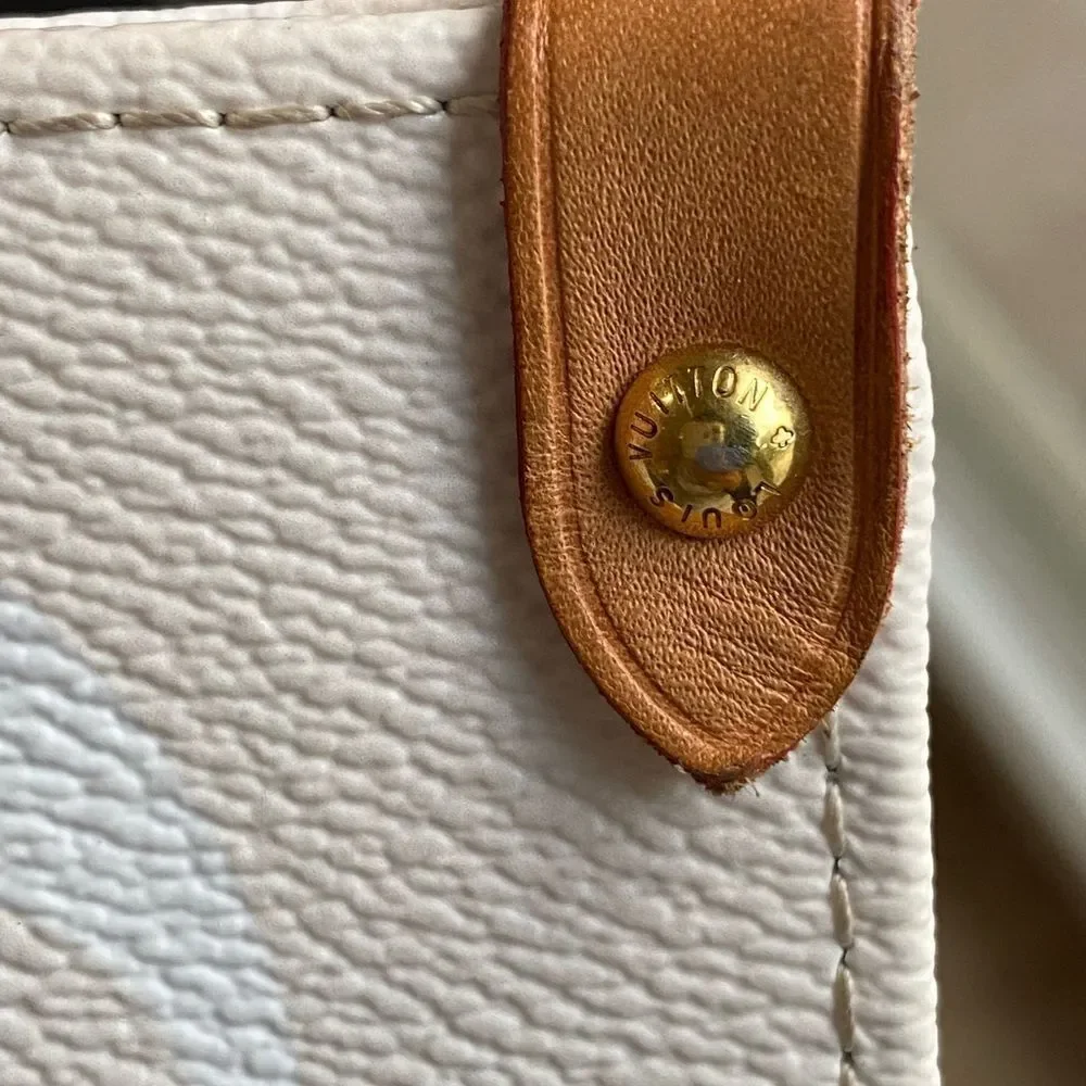 LOUIS VUITTON Monogram Giant By The Pool Onthego GM Blue